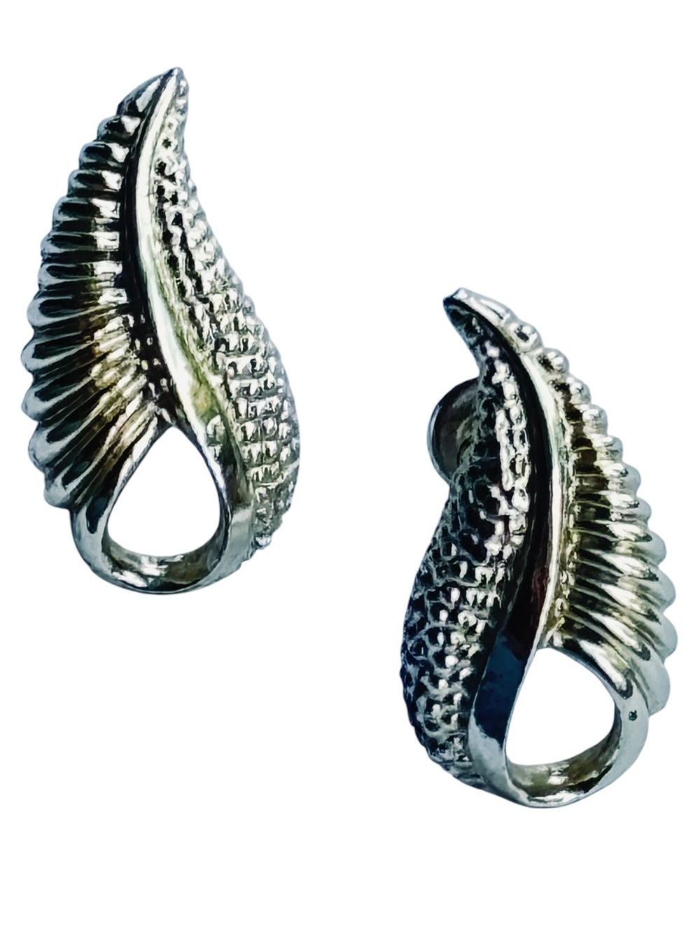 Coro Signed Vintage 1950s Silver Tone Feather Leaf Screwback Earrings